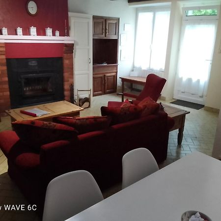 Cottage By The Chateau With Pool In National Parc Les Salles-Lavauguyon 외부 사진