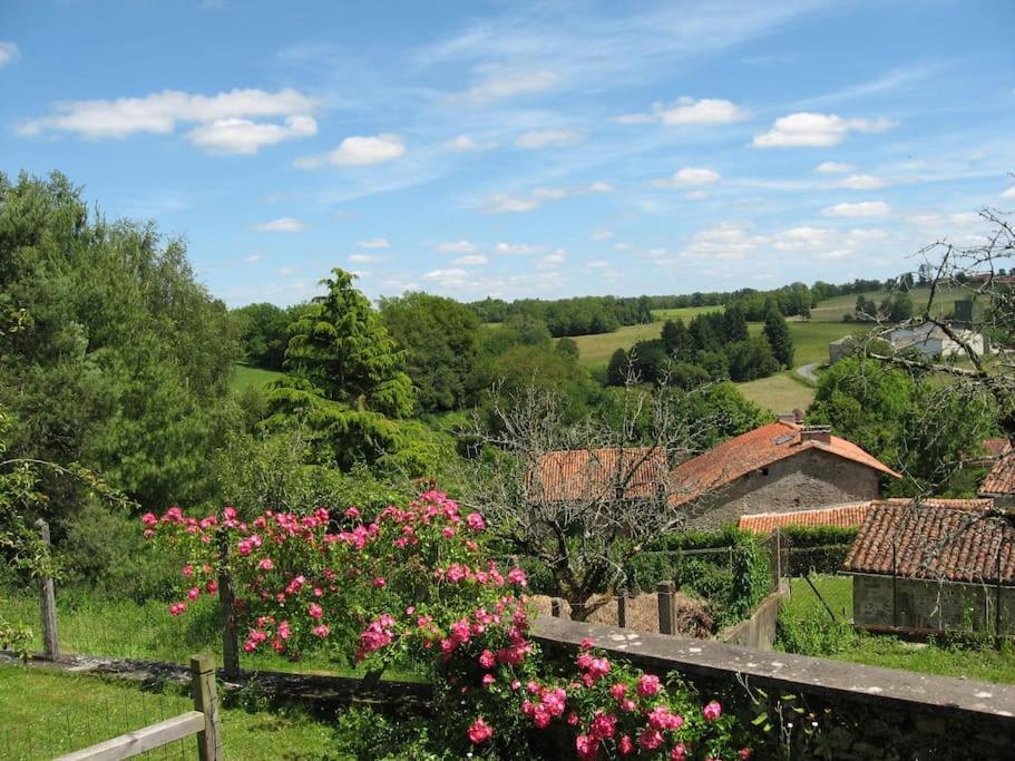 Cottage By The Chateau With Pool In National Parc Les Salles-Lavauguyon 외부 사진