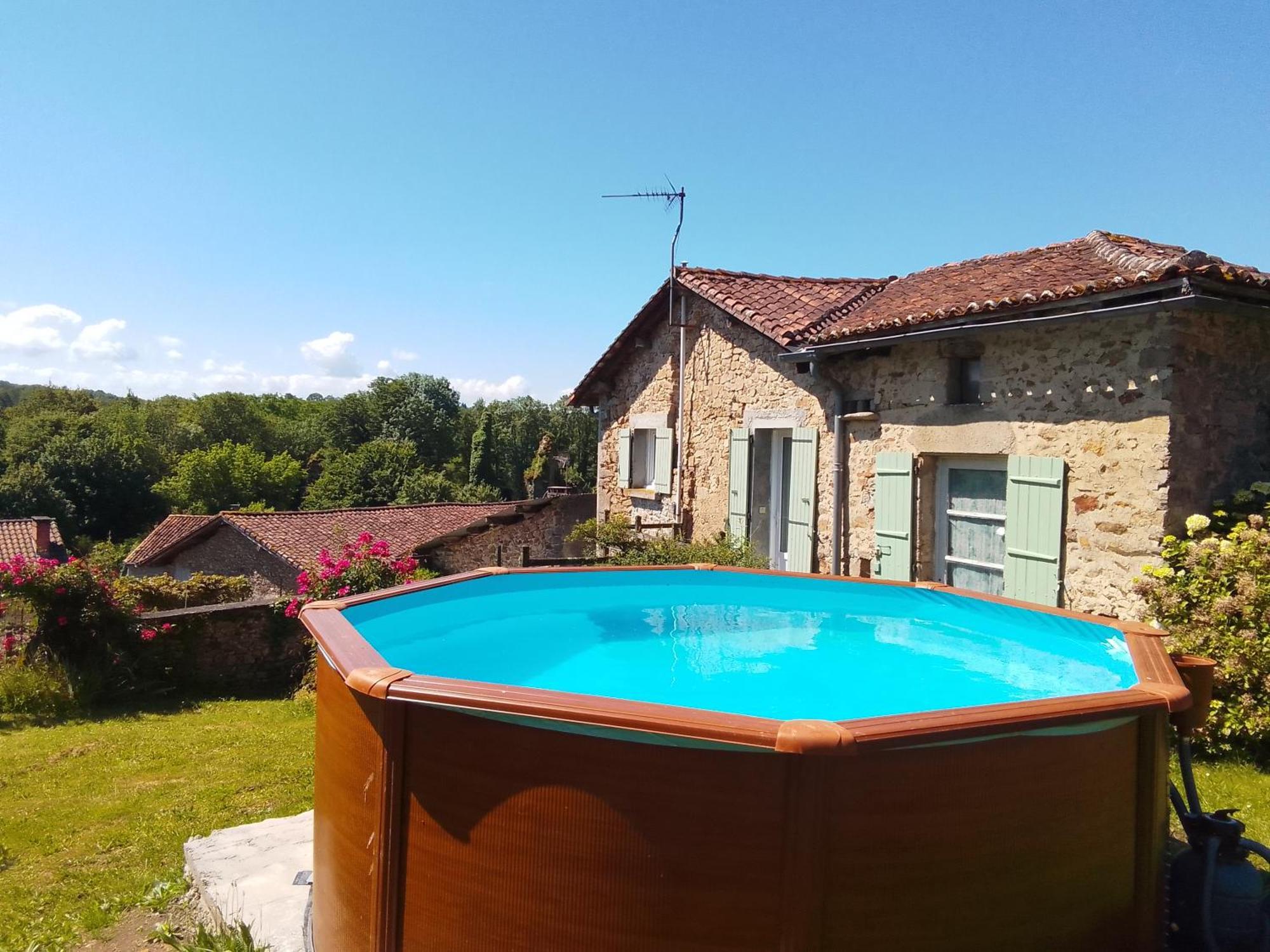 Cottage By The Chateau With Pool In National Parc Les Salles-Lavauguyon 외부 사진